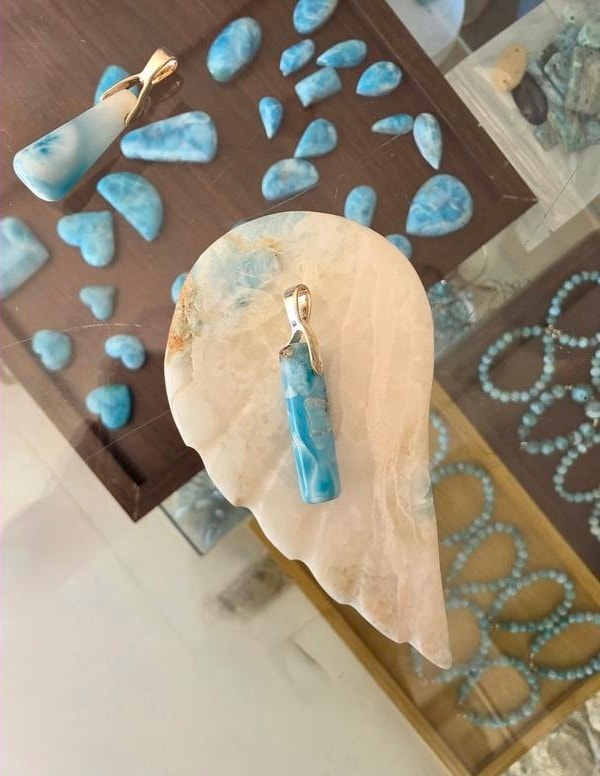Dije larimar alargado